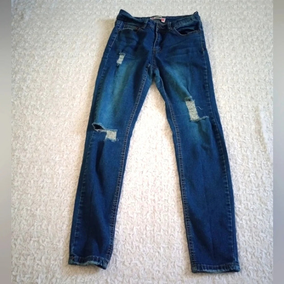 What about Me Woman's blue wash distressed jeans sz 7/8 - Picture 1 of 12